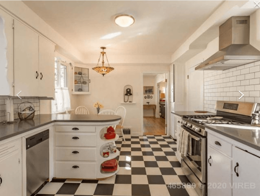 HIT QC - Before Images - Beach House - QB Kitchen 5