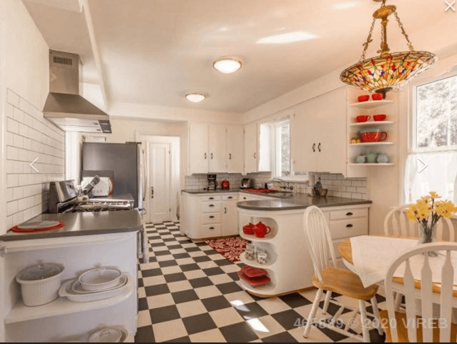 HIT QC - Before Images - Beach House - R-Kitchen Before2